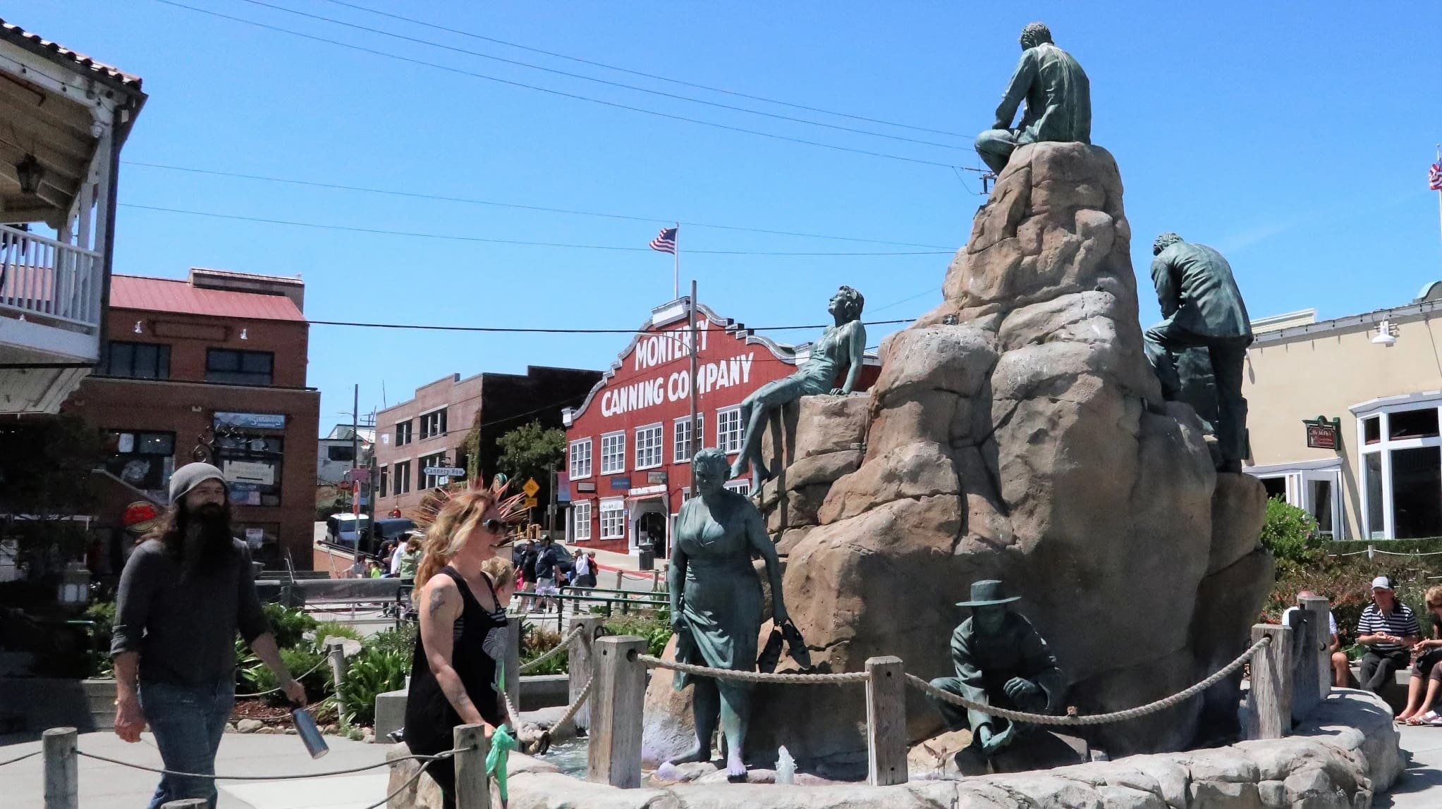Tượng nhân vật phố Cannnery Row