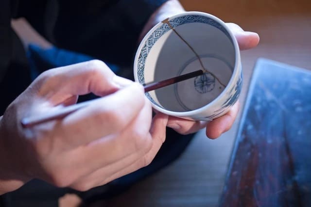 Kintsugi : Nghệ thuật hàn gắn những rạn nứt tâm hồn 6 Kintsugi